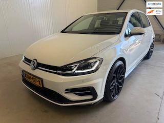 Volkswagen Golf 1.5 TSI Highline Business R line