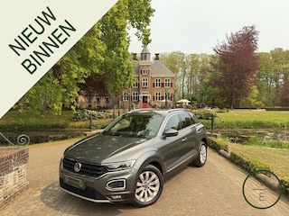 Volkswagen T-Roc 1.5 TSI Sport 150PK DSG | Camera | Digidash | Keyless | Led | Adaptive | Trekhaak |