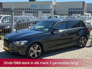 BMW 118i Business AUTOMAAT 5 DEURS! Navi l Airco ECC l Stoelverwarming l PDC l TREKHAAK! Zeer mooi!