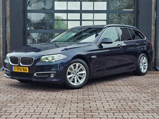 BMW 5-serie Touring 520i Luxury Edition | Automaat | Trekhaak | Elek. stoelen | Navi | Stoelverwarming | PDC | Leder |