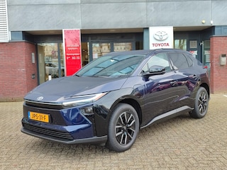 Toyota bZ4X EXECUTIVE 73KWH NIEUW MODEL 2026! WARMTEPOMP STOELVERW/KOELING INFRAROOD STUURVERW JBL-AUDIO LEDER EL-STOEL BLIND-SPOT NAVI CLIMA PARK-SENSOREN
