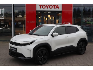 Toyota Urban Cruiser EXECUTIVE 61KWH PANODAK JBL-AUDIO 360°CAMERA 19"LM-VELGEN LED-PRISMA STOEL/STUURVERWARMING DIRECT LEVERBAAR!