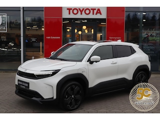 Toyota Urban Cruiser EXECUTIVE 61KWH PANODAK JBL-AUDIO 360°CAMERA 19"LM-VELGEN LED-PRISMA STOEL/STUURVERWARMING DIRECT LEVERBAAR!