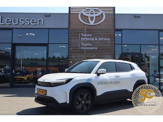 Toyota Urban Cruiser EXECUTIVE 61KWH PANODAK JBL-AUDIO 360°CAMERA 19"LM-VELGEN LED-PRISMA STOEL/STUURVERWARMING DIRECT LEVERBAAR!