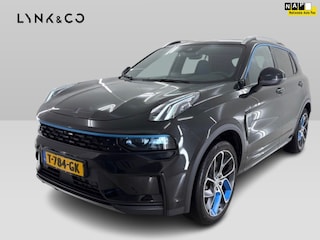 Lynk & Co 01 1.5 261pk PHEV 7DCTH | Zwarte hemel | Orig.NL | PanoramaDak | 360 graden Camera | Carplay |