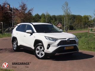 Toyota RAV4 2.5 Hybrid AWD Active | Camera | Trekhaak 1650 trek gewicht | Apple Carplay | Navi | Cruise Control | NL-Auto |