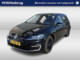 Volkswagen Golf / SOH 94%/ AUTOMAAT/ WARMTEPOMP/ ACC/ DODEHOEK/ PARK.SESOREN V+A/ CAMERA/ STOELVERWARM./ APP-CONNECT/ KEYLESS/ RIJ-MODI/ DIGITAL DASH/ DAB/ NAVI/ CLIMA/ LED/ 16'' LMV
