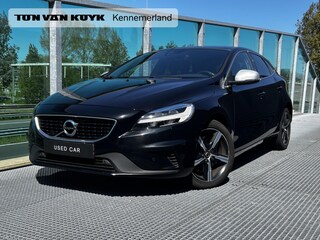 Volvo V40 1.5 T3 Polar+ Sport Automaat, Alarm, Panorama dak, Harman-Kardon Premium Audio, Trekhaak, Full led verlichting, Verwamde stoelen.