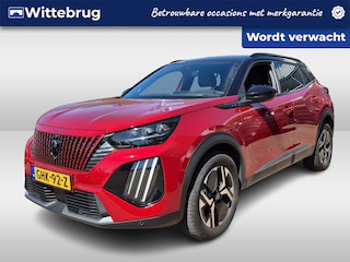 Peugeot 2008 1.2 Hybrid 136 GT WORDT VERWACHT !! | Automaat | Keyless Entry en Start | Camera Voor en Achter | Adaptieve Cruise Control | Navigatie via Apple Carplay of Android Auto | Lekker Lage Kilometerstand |