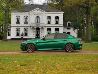 Alfa Romeo Giulia 2.9 V6 Quadrifoglio MY25 | Akrapovic | Carbon stoelen | Harman/Kardon | Facelift | Adapt. cruise