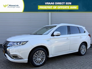 Mitsubishi Outlander 2.4 PHEV Intense+ | Schuif-/kanteldak | 4WD | Navigatie | Stoel/Stuurwielverwarming |