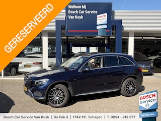 Mercedes-Benz GLC 350e 4MATIC Premium Plus / Automaat / Volledig Dealer-Onderhouden / Nieuw HV Accupakket / Vol-Leder + Lederen Interieurdelen / Open/Pano-dak / Adaptieve Led Koplampen / Head-Up Display / Burmester Audio / Akoestikglas / Elektrisch verstelbare voorstoelen met geheugen + stuurkolom / Stoelverwarming / Adaptieve Cruise-Control met stuurhulp / DAB / Navi / 360 Camera / ELKTR-Achterklep / ELKTR-Trekhaak / PDC / LMV 19'' / ENZ.