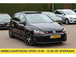 Volkswagen Golf 2.0 TSI GTI / Panoramadak / Camera / Navigatie / 19'' / Dodehoek / CarPlay / Stoelverwarming / DAB / Cruise Control