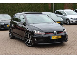 Volkswagen Golf 2.0 TSI GTI / Panoramadak / Camera / Navigatie / 19'' / Dodehoek / CarPlay / Stoelverwarming / DAB / Cruise Control