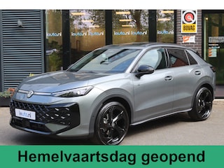 Volkswagen T-Roc 1.5 eTsi R-Line Black Style Pano/IQ.Light/Keyless/Camera/ACC/Elek. klep/20"/Trekhaak wegkl.