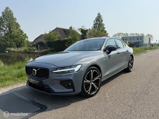 Volvo S60 2.0 B5 AWD Ultimate Dark / Pano / Harman / BLIS