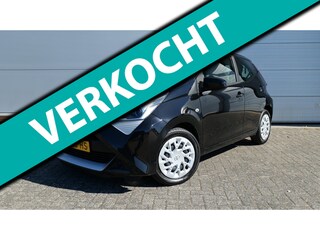 Toyota Aygo 1.0 VVT-i x-play NL-Auto Carplay Achteruitrij camera Airco Isofix