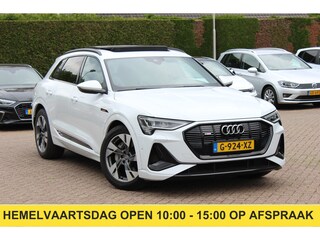 Audi e-Tron 50 quattro Launch edition Black 71 kWh / Panoramadak / Camera / 20'' / Luchtvering / ACC / CarPlay / Navigatie / Stoelverwarming