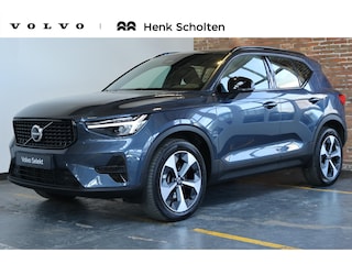 Volvo XC40 B4 Plus Dark | Trekhaak Semi-elektrisch | Adaptieve Cruise Control | Pilot Assist | Verwarmbare voorstoelen | Verwarmbaar stuurwiel | Blind Spot Information System | Verwarmbare voorruit | Parkeercamera | Parkeersensoren voor + achter |