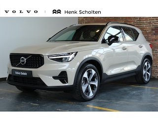 Volvo XC40 B4 Plus Dark | Trekhaak Semi-elektrisch | Adaptieve Cruise Control | Pilot Assist | Verwarmbare voorstoelen | Verwarmbaar stuurwiel | Blind Spot Information System | Verwarmbare voorruit | Parkeercamera | Parkeersensoren voor + achter |