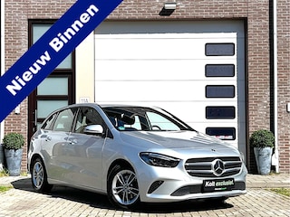 Mercedes-Benz B-klasse 180 Business Sol Luxury Automaat | Uniek 44000KM! | Navigatie | Camera | Leder Sport Int | Rij - Park Assist | Intellig licht syst | 16"LM Velgen | Mod 2020 | 1e Eigenaar!