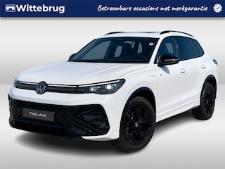 Volkswagen Tiguan 1.5 eHybrid 204pk R-Line DSG Automaat Black Style / Panorama schuifdak / LM 19 inch / IQ LED / 360 camera / Wegkl trekhaak
