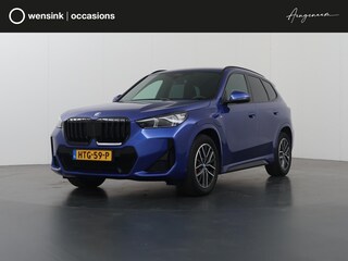 BMW X1 xDrive25e | M-Pakket | Curved Display | Sportstoelen | Camera | DAB | Apple Carplay/Android Auto | Ele. kofferdeksel | BMW LED |