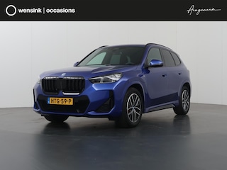 BMW X1 xDrive25e | M-Pakket | Curved Display | Sportstoelen | Camera | DAB | Apple Carplay/Android Auto | Ele. kofferdeksel | BMW LED |