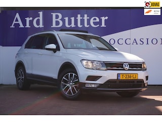 Volkswagen Tiguan 1.4 TSI Connected Series / Panorama / Stoelverwarm. / Navi / ACC / ECC /Elek-klep+trekhaak = PARELMOER WIT !!