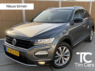 Volkswagen T-Roc 1.0 TSI Style Navigatiesysteem | Achteruitrijcamera | 17 inch velgen | Climate control | Cruise control adaptief | Afwijkende dakkleur | DAB ontvanger | Apple Carplay/Android Auto | Getint glas | Parkeersensoren voor en achter