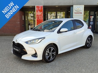 Toyota Yaris 1.5 Hybrid 115 DYNAMIC VOORRAAD VOORDEEL! VAN €32.885 VOOR €29.900! NIEUW! STOEL/STUURVERW PARK-SENSOREN BLIND SPOT NAVI KEYLESS LM-VELGEN CAMERA APPLE/ANDROID