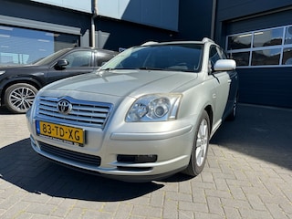 Toyota Avensis 1.8 met trekhaak, nieuwe APK!