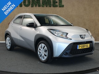 Toyota Aygo 1.0 VVT-i MT Play - ORIGINEEL NEDERLANDSE AUTO - TREKHAAK ( UITSLUITEND VOOR FIETSEN TE VERVOEREN ) APPLE CARPLAY/ ANDROID AUTO - AIRCO - ADAPTIEVE CRUISE CONTROL - GOODYEAR 4 SEIZOENEN BANDEN - CAMERA - LICHTSENSOR