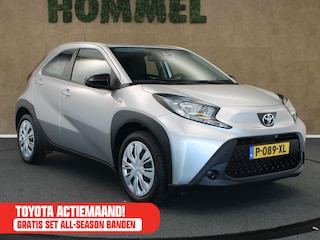 Toyota Aygo 1.0 VVT-i MT Play - ORIGINEEL NEDERLANDSE AUTO - TREKHAAK ( UITSLUITEND VOOR FIETSEN TE VERVOEREN ) APPLE CARPLAY/ ANDROID AUTO - AIRCO - ADAPTIEVE CRUISE CONTROL - GOODYEAR 4 SEIZOENEN BANDEN - CAMERA - LICHTSENSOR