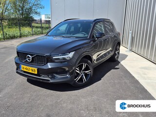 Volvo XC40 1.5 T3 R-Design 163 Pk AUT | Glazen panorama-dak | trekhaak uitklapbaar | Achteruitrijcamera | Cruise control | Dodehoek detectie | Navigatie | Lederen bekleding | Climate control | 18"LMV