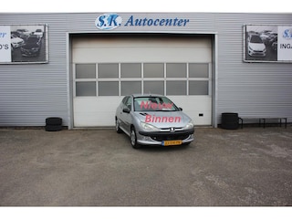 Peugeot 206 1.4.I* TREKHAAK * APK * GOEDE VAKANTIE AUTO *
