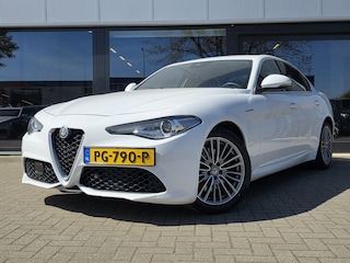 Alfa Romeo Giulia 2.0 T AWD Veloce + SPORTPAKKET + VOLLEER + XENON + CAMERA + MEMORY