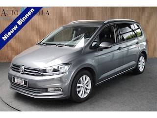 Volkswagen Touran 1.2 TSI Connected Series Panorama Dak - Trekhaak Electrice - Navigatie