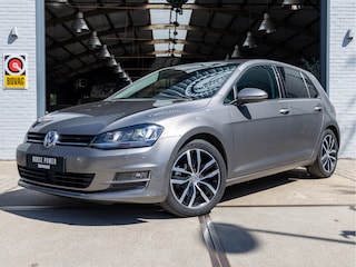 Volkswagen Golf 1.4 TSI Highline *1STE EIG | DSG | ACC | Massage | Keyless | LED | Trekhaak | Halfleder | Stoelverwarming | 17" | Navi*