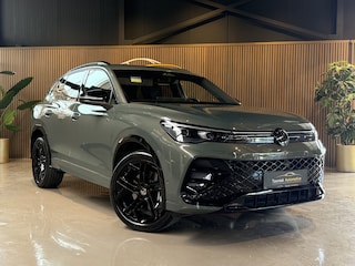 Volkswagen Tiguan 1.5 eHybrid R-Line Edition 272 PK Cipressino Green Volleder interieur Panorama Navigatie Sfeerverlichting  lmv  volledig led verlichting El,trekhaak