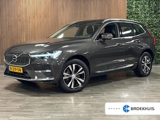 Volvo XC60 T6 AWD Recharge Long Range | Trekhaak | All Season banden | Adaptieve Cruise Control | Schuifdak | Standkachel met Volvo On Call App | Parkeercamera | Full LED meesturende koplampen | Pilot Assist | BLIS Dode Hoek Detectie | Google Infotainment | Keyless Drive | Parkeersensoren voor+achter | Elektrisch bedienbare achterklep | Automatisch dimmende binnen en buitenspiegels | Climate Control L+R | DAB Radio | Apple Carplay/Android Auto | Draadloos telefoon opladen | Volvo On Call met mobiele App functie | Platinum Grey Metallic |