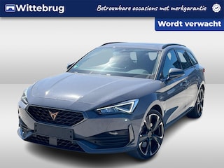 Cupra Leon 1.4 e-Hybrid 245PK VZ Performance / Panoramadak / Achteruitrijcamera / Stuur + Stoelverwarming / Full-LED / Dodehoek Sensor