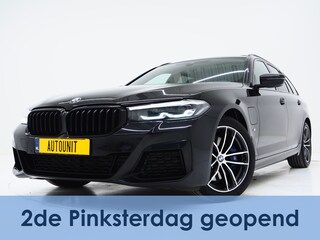 BMW 5-serie Touring 530e M Sport Shadow Line | Panoramadak | Trekhaak | Keyless | Sportstuur | Sfeerlicht | Camera | LED | Carplay