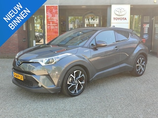 Toyota C-HR 1.8 Hybrid STYLE TREKHAAK STOEL/STUURVERW KEYLESS BLIND SPOT 18'' LM-VELGEN NAVI CAMERA PARK-SENSOREN