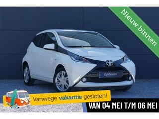 Toyota Aygo 1.0 VVT-i Aut. X-Play Navi Cam PDC Apple/Android