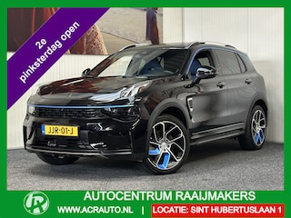 Lynk & Co 01 1.5 MY 2023 ZWARTE HEMEL 100 STUKS OP VOORRAAD ! VOL OPTIES ! 360 CAMERA ADAPTIVE CRUISE CONTROL PANORAMA SCHUIF/KANTELDAK APPLE CARPLAY/ANDROID RIJSTROOKSENSOREN ZEER MOOI !!