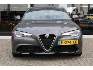 Alfa Romeo Giulia 2.0T Super | Veloce interieur | Stuur\stoel verwarming | Xenon | Regen\lichtsensor 19" velgen