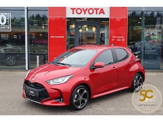 Toyota Yaris HYBRID 130 EXECUTIVE NIEUW & DIRECT LEVERBAAR-VOORRAADKORTING!!! STOEL/STUURVERW PARK-SENSOREN BLIND-SPOT SPORTSTOELEN APPLE/ANDROID NL-AUTO