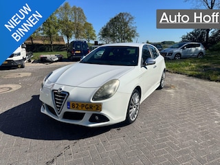 Alfa Romeo Giulietta 1.4 T Distinctive | Autom. Airco | Cruise Control | 18" LMV | Half Leer | Trekhaak | APK tot 17-05-2027!