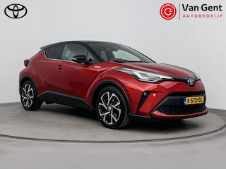 Toyota C-HR 2.0 Hybrid First Edition | Dodehoek detectie | Navigatie | JBL | Stoelverwarming | Apple Carplay / Android Auto | Full LED | Keyless | Adaptive Cruise | Clima | Parkeersensoren voor/achter | Camera | 18 inch